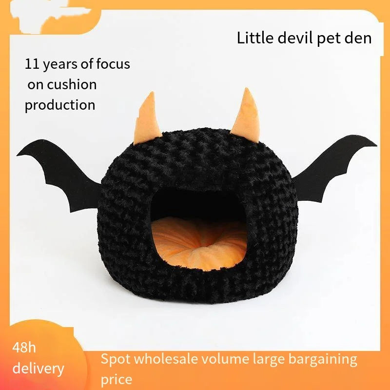 Halloween & Christmas Pet House – Cozy Warm Bed for Cats & Small Dogs